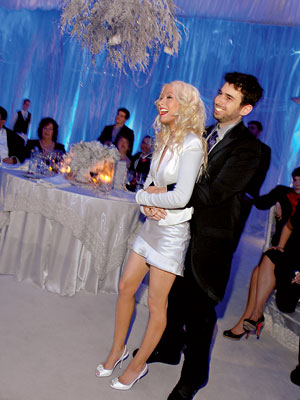 http://img2.timeinc.net/instyle/images/2007/wedding/celebrity/aguilera_07_400X400.jpg