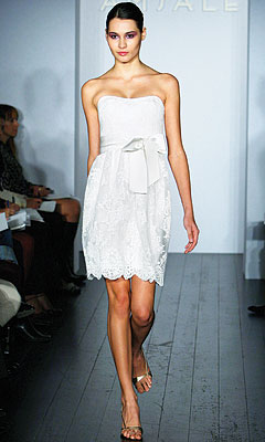 http://img2.timeinc.net/instyle/images/2008/weddings/102108_amsale596_240x400.jpg