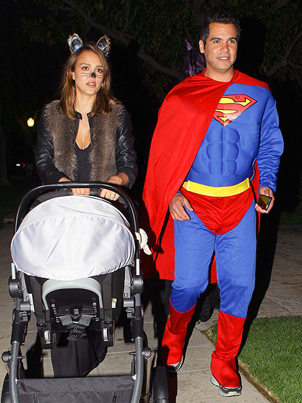 Star Halloween Costumes of 2011 - JESSICA ALBA & CASH WARREN : People.com