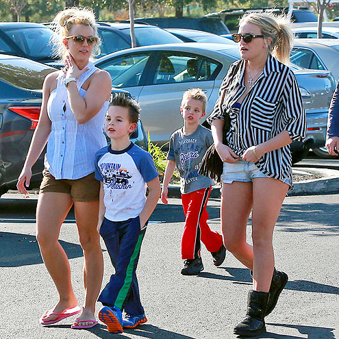 Britney and Jaime Lynn Spears w/ Brit's sons