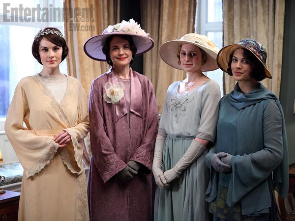 Downton Abbey Season 3 Premiere: See Lady Mary's Wedding Look : People.com