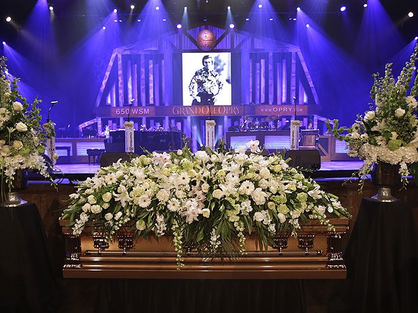 George Jones Funeral; Country Stars Pay Tribute : People.com