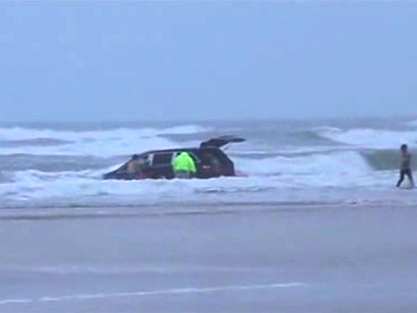 Family Rescued After Mother Drives Minivan Full of Kids into Ocean ...