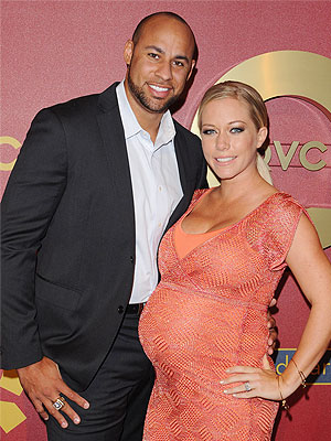 Pregnant Kendra Wilkinson showed her baby bumps with husband Hank Baskett