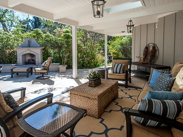 Garth Brooks & Trisha Yearwood Selling Malibu Beach House : People.com