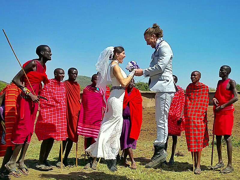 Couple Getting Married in Colombia, Australia, Thailand, Ireland ...