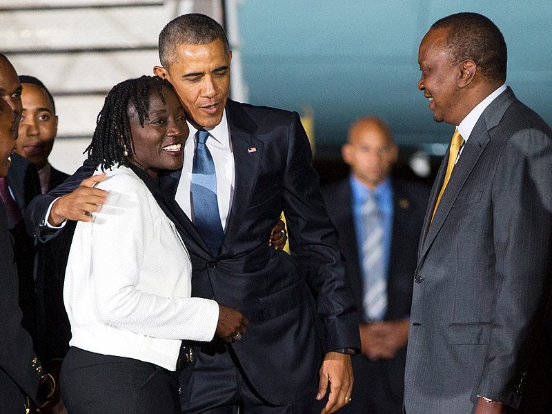 President Obama Has Emotional Reunion with His Sister in Kenya - Barack ...