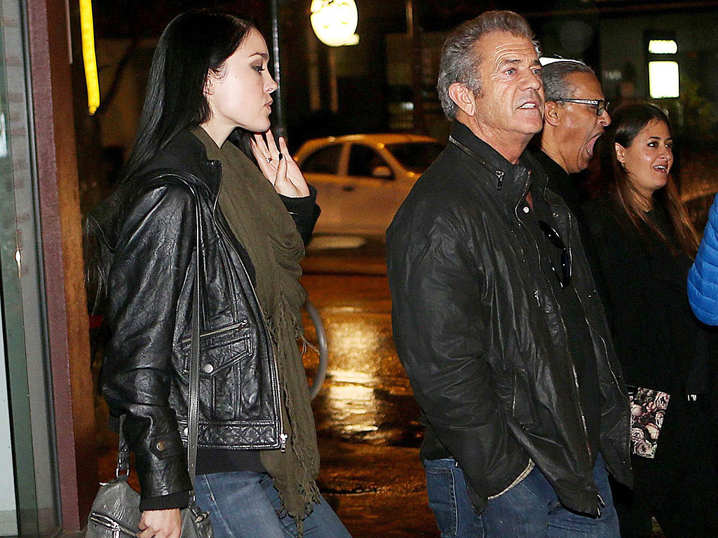 Mel Gibson Parties with Girlfriend Rosalind Ross After Golden Globes ...