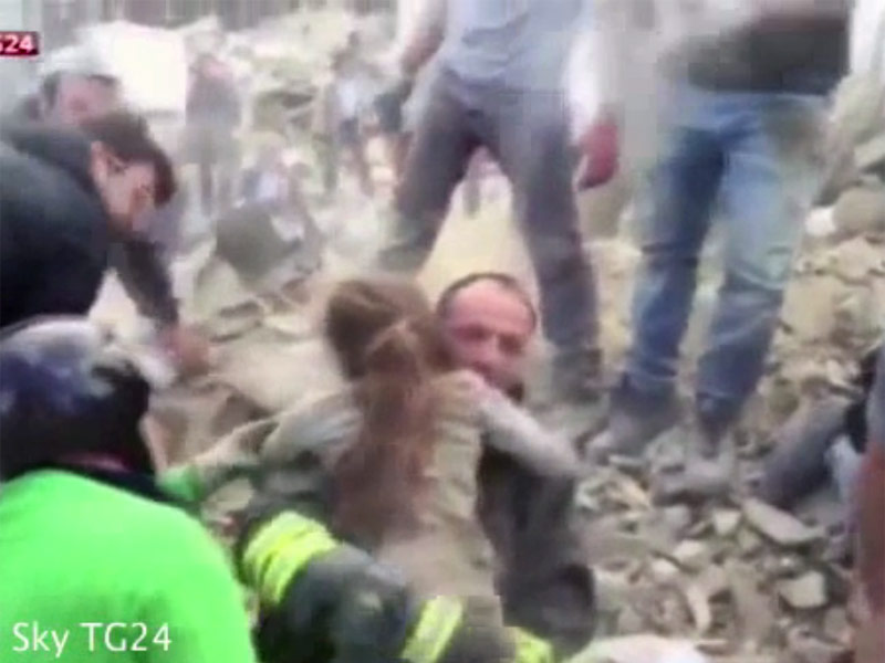 Italy Earthquake: Girl, 10, Rescued From Rubble as Death Toll Rises to ...